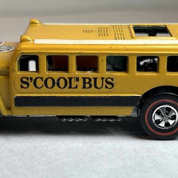 Hot Wheels Redline 1970 S’Cool Bus Yellow Near Mint w/ Button Heavyweights - Picture 12 of 16